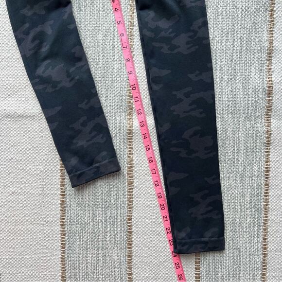 Spanx Seamless Black Grey Camo High Rise Leggings Women’s Size Medium - Picture 5 of 10